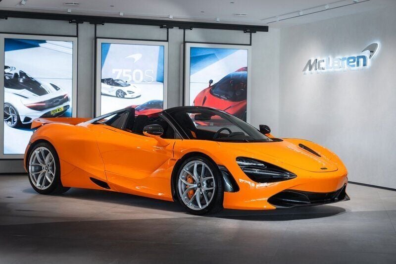 Orange Begagnad 2022 McLaren 720S Cab | 2 995 000 kr - Bild 1/4