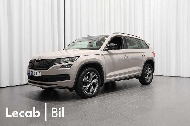 Grå (steel grey) Begagnad 2019 Skoda Kodiaq SportLine SUV | 324 500 kr (Lite dyr) - Bild 1/4