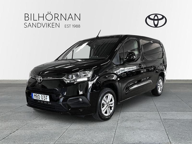 Svart Begagnad 2024 Toyota Proace City Van | 259 900 kr (Superpris) - Bild 1/4