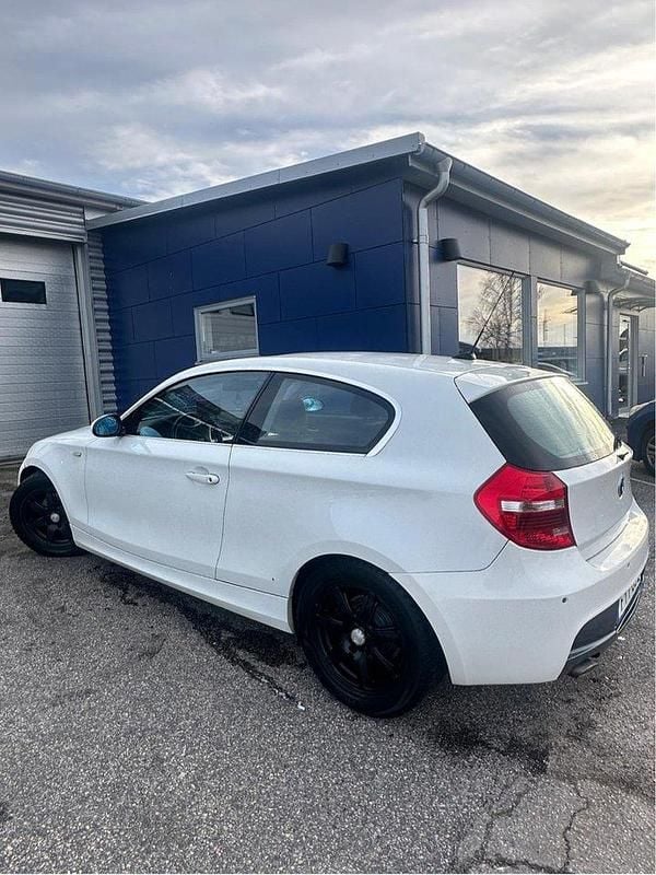 Vit Begagnad 2008 BMW 120 Coupé M Sport Sportkupé | 55 000 kr - Bild 1/4
