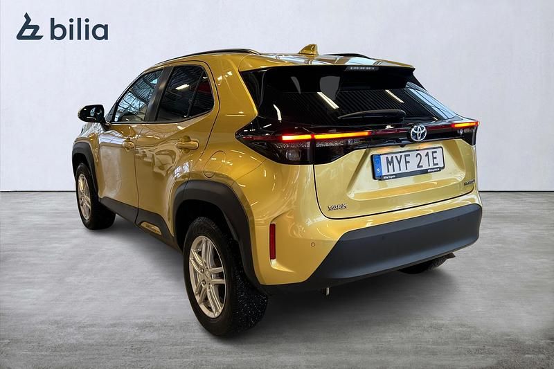 Begagnad Toyota Yaris Hybrid 117 HK (86 kW) 2023 Gul