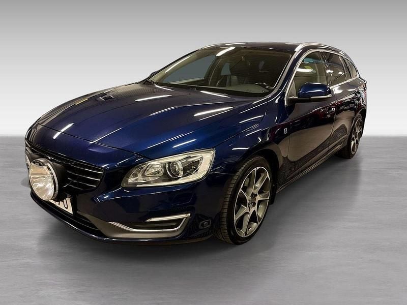 Blå Begagnad 2015 Volvo V60 Business Edition Kombi | 149 000 kr (Marknadspris) - Bild 1/4
