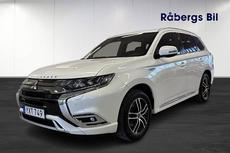Vit Begagnad 2018 Mitsubishi Outlander P-HEV SUV | 214 800 kr (Marknadspris) - Bild 1/4