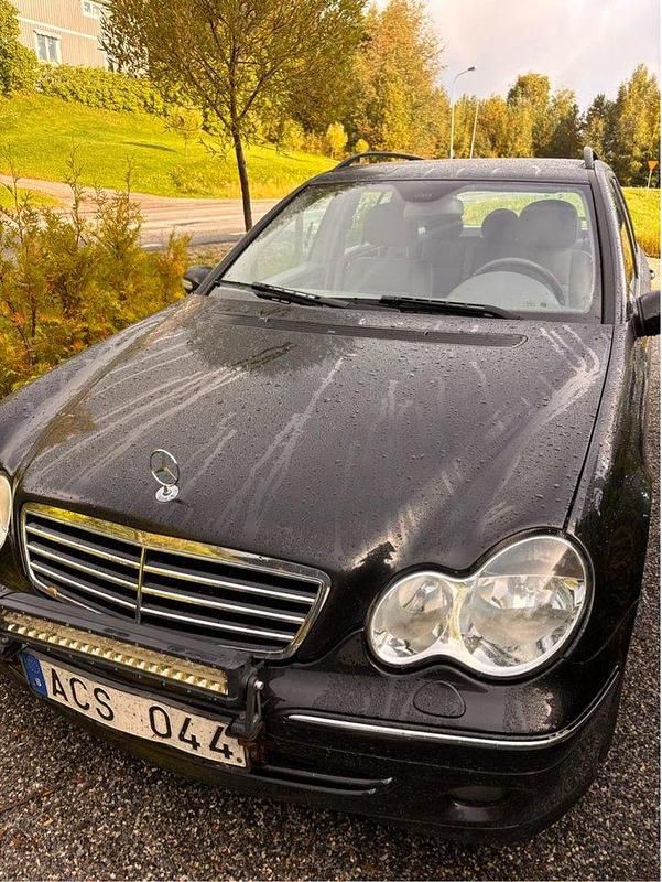 Svart Begagnad 2007 Mercedes C200 Avantgarde Kombi | 20 000 kr (Superpris) - Bild 1/2