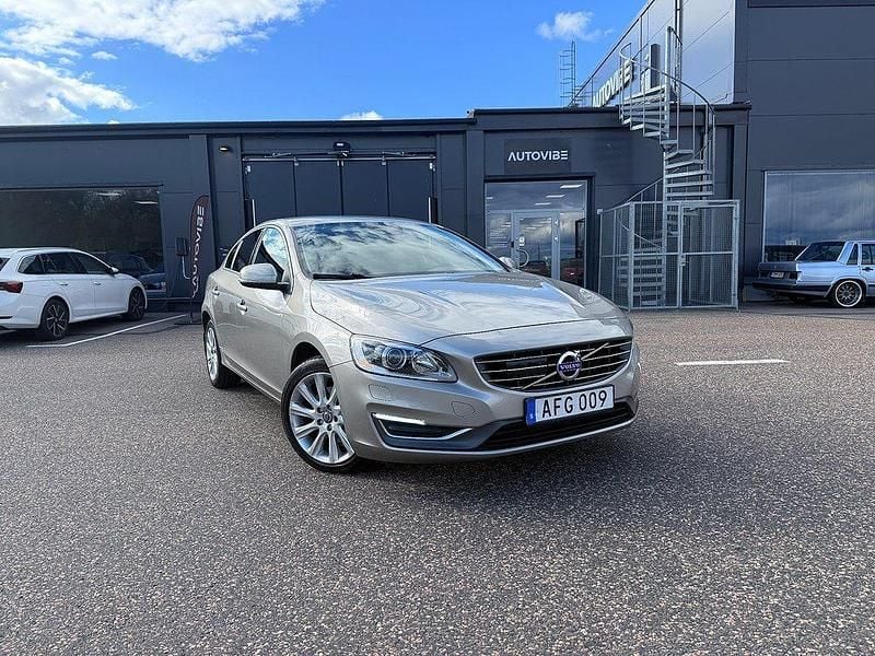 Ljusbrun (brun) Begagnad 2014 Volvo S60 Momentum Sedan | 179 900 kr (Lite dyr) - Bild 1/4