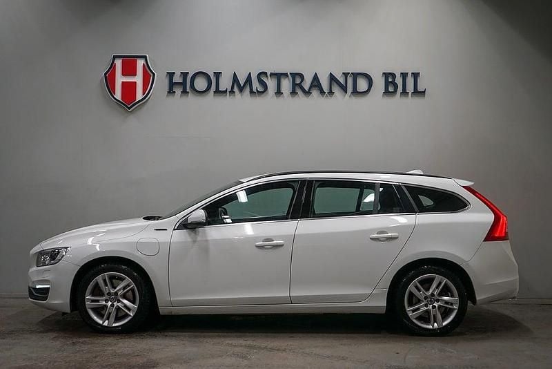 Begagnad Volvo V60 Momentum 163 HK (119 kW) 2016 Vit Kombi
