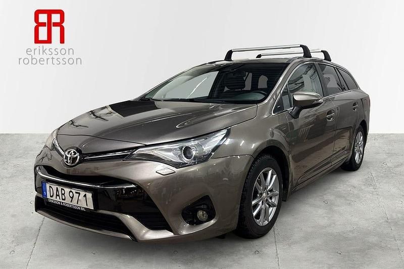 Grå Begagnad 2016 Toyota Avensis Active Kombi | 169 900 kr (Marknadspris) - Bild 1/4