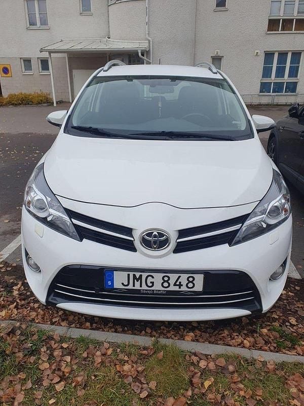 Vit Begagnad 2014 Toyota Verso Minibuss | 93 000 kr (Marknadspris) - Bild 1/4
