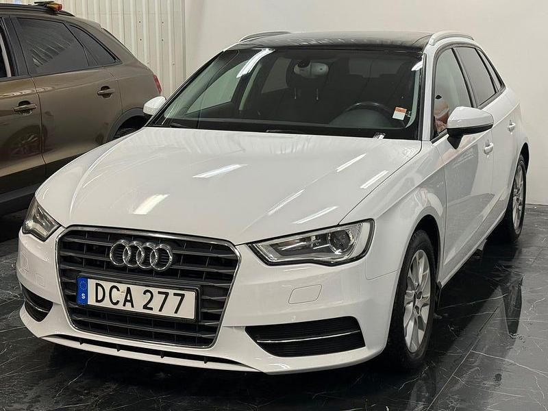 Begagnad Audi A3 Sportback Attraction 105 HK (77 kW) 2013 Vit Halvkombi