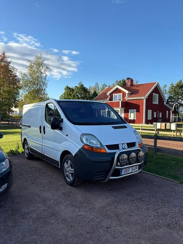 Begagnad 2004 Renault Trafic Minibuss | 45 000 kr (Marknadspris) - Bild 1/4