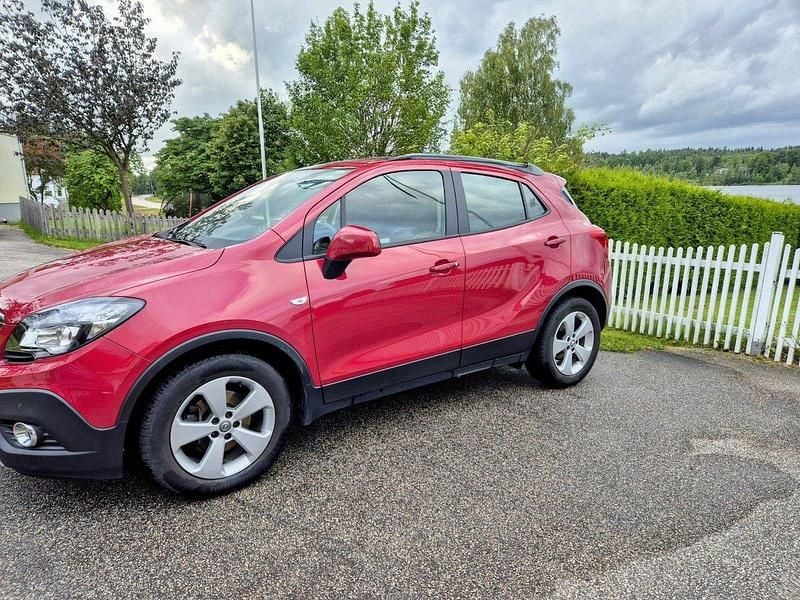 Röd Begagnad 2015 Opel Mokka SUV | 119 000 kr (Marknadspris) - Bild 1/4