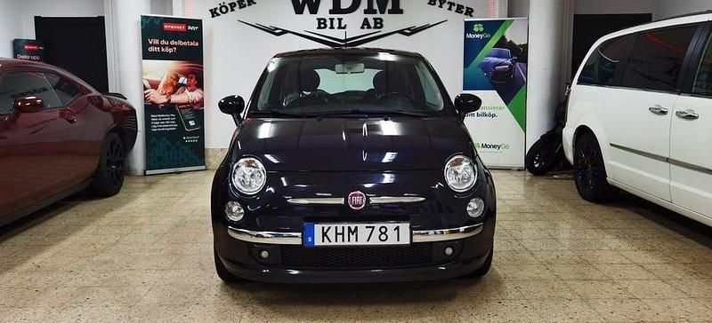 Svart Begagnad 2014 Fiat 500 Lounge Halvkombi | 65 999 kr (Marknadspris) - Bild 1/4