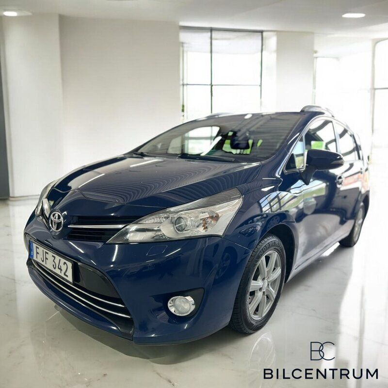 Mörkblå (blå) Begagnad 2014 Toyota Verso Edition Minibuss | 89 900 kr (Marknadspris) - Bild 1/4