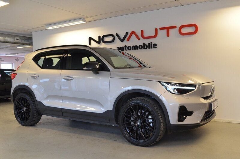 Silver dawn metallic Begagnad 2022 Volvo XC40 Core SUV | 369 000 kr - Bild 1/4