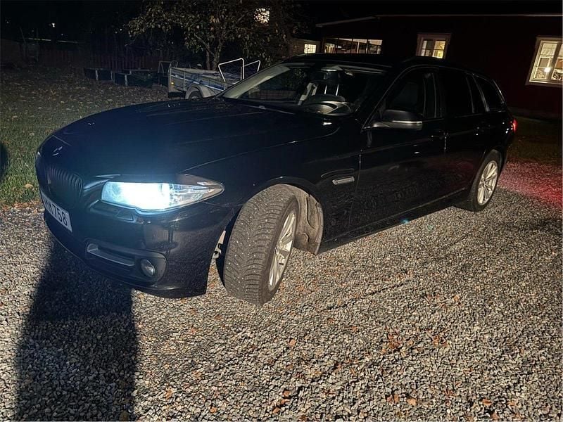 Svart Begagnad 2014 BMW 520 Kombi | 80 000 kr (Bra pris) - Bild 1/2