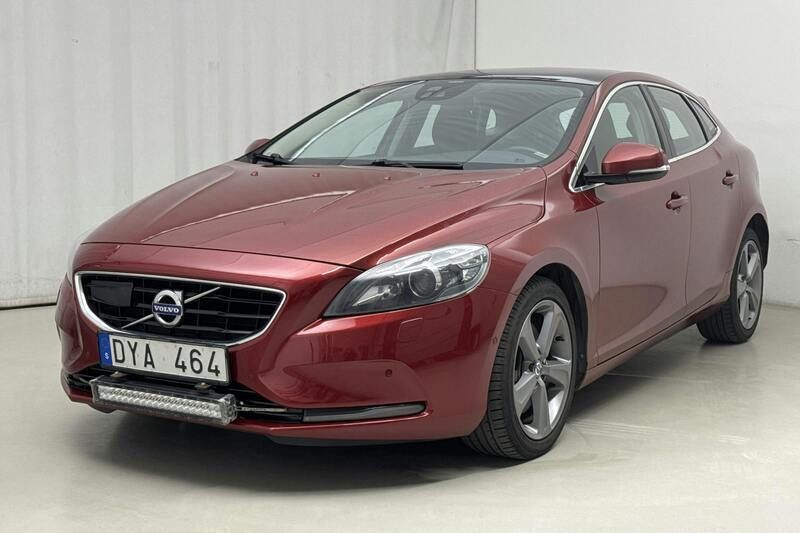Röd Begagnad 2013 Volvo V40 Summum Kombi | 102 000 kr (Bra pris) - Bild 1/4