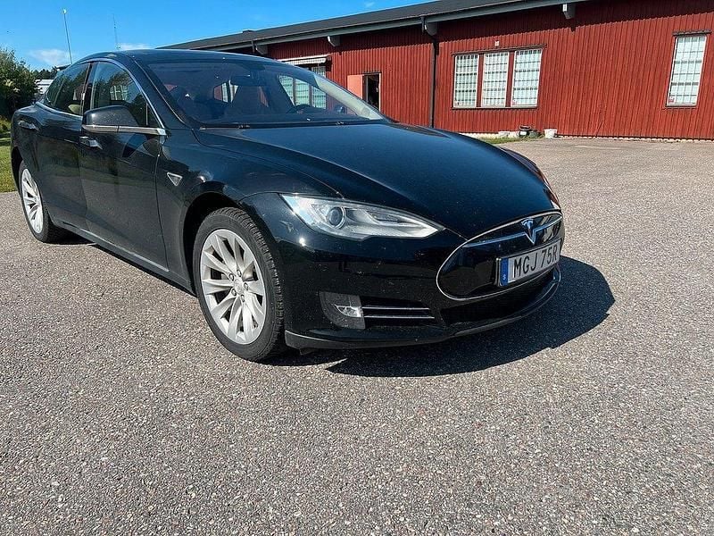 Svart Begagnad 2013 Tesla Model S Sedan | 154 000 kr - Bild 1/4