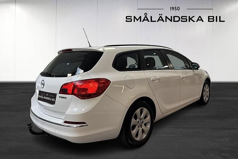 Begagnad Opel Astra Enjoy 140 HK (102 kW) 2014 Vit Kombi