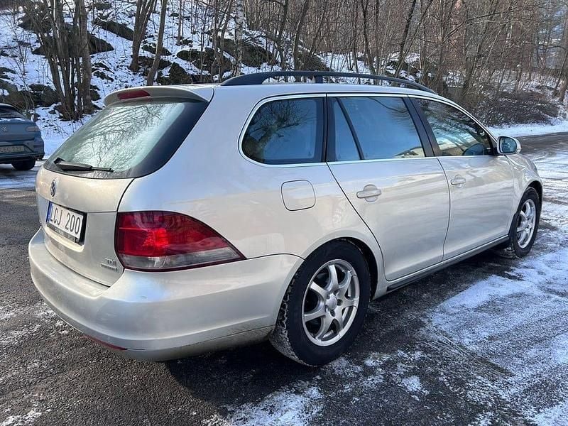 Begagnad VW Golf VI 105 HK (77 kW) 2011 Halvkombi