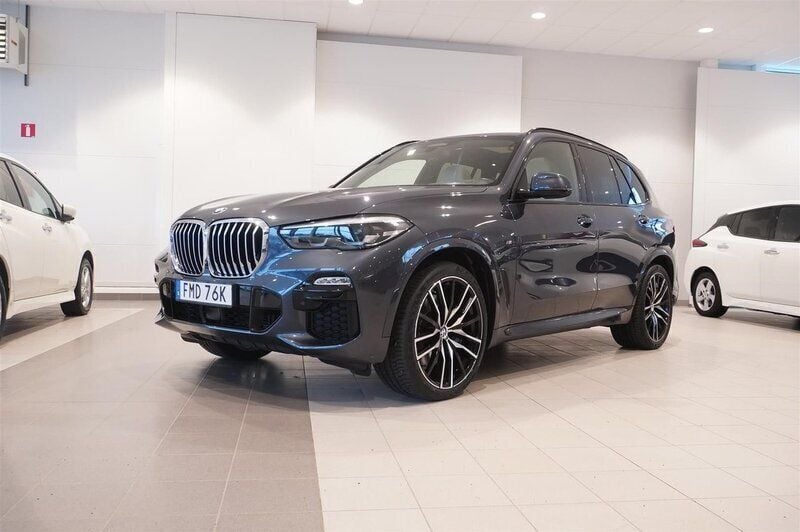 Arctic grey brilliant effect Begagnad 2019 BMW X5 M Sport SUV | 549 800 kr (Marknadspris) - Bild 1/4