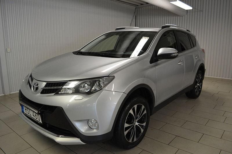 Silver Begagnad 2015 Toyota RAV4 Edition SUV | 124 000 kr (Bra pris) - Bild 1/4