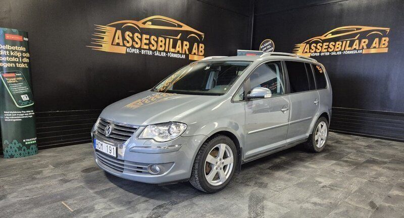 Mörkgrå (grå) Begagnad 2008 VW Touran Highline Minibuss | 44 900 kr (Marknadspris) - Bild 1/1