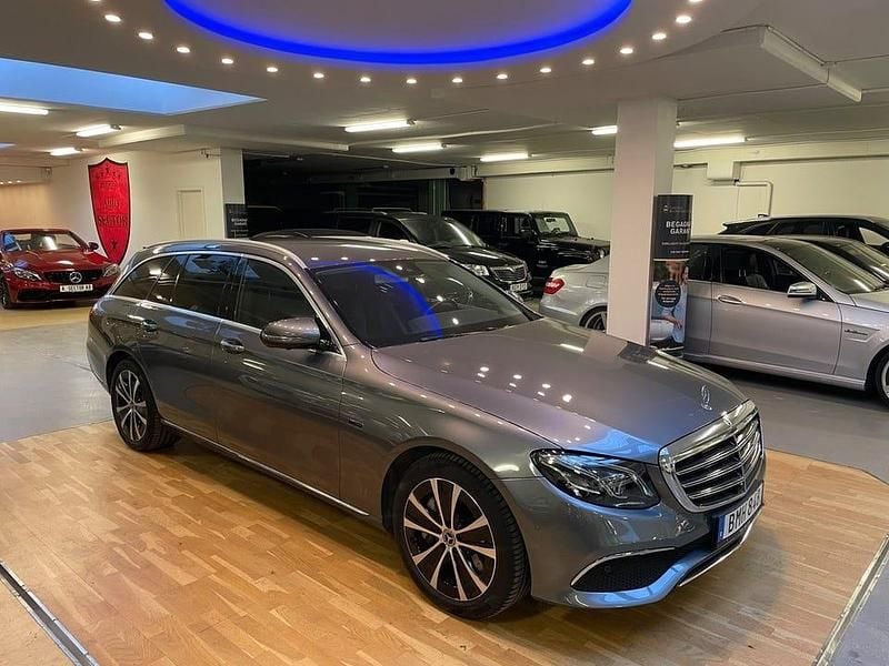 Selenitgråmetallic Begagnad 2020 Mercedes E300 Kombi | 259 900 kr (Superpris) - Bild 1/4