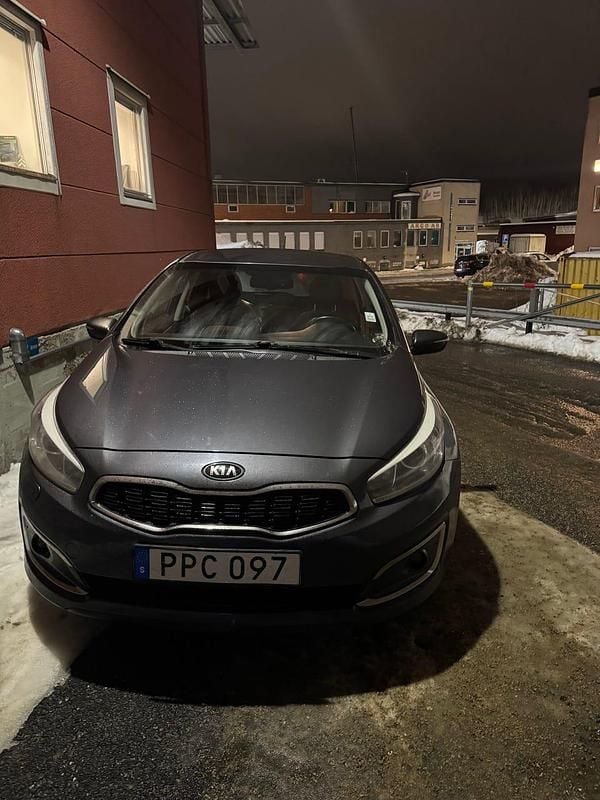Begagnad 2016 Kia Ceed Halvkombi | 69 000 kr (Superpris) - Bild 1/4