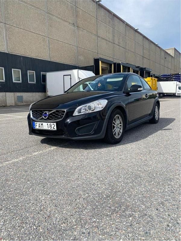 Svart Begagnad 2011 Volvo C30 Kinetic Halvkombi | 65 000 kr (Marknadspris) - Bild 1/4