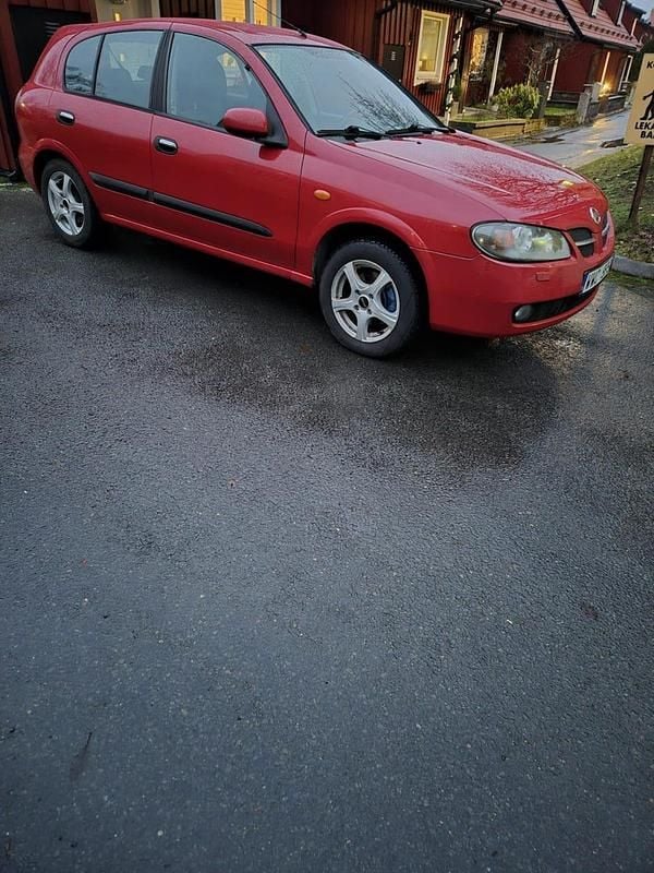 Begagnad 2005 Nissan Almera Halvkombi | 15 000 kr (Marknadspris) - Bild 1/4