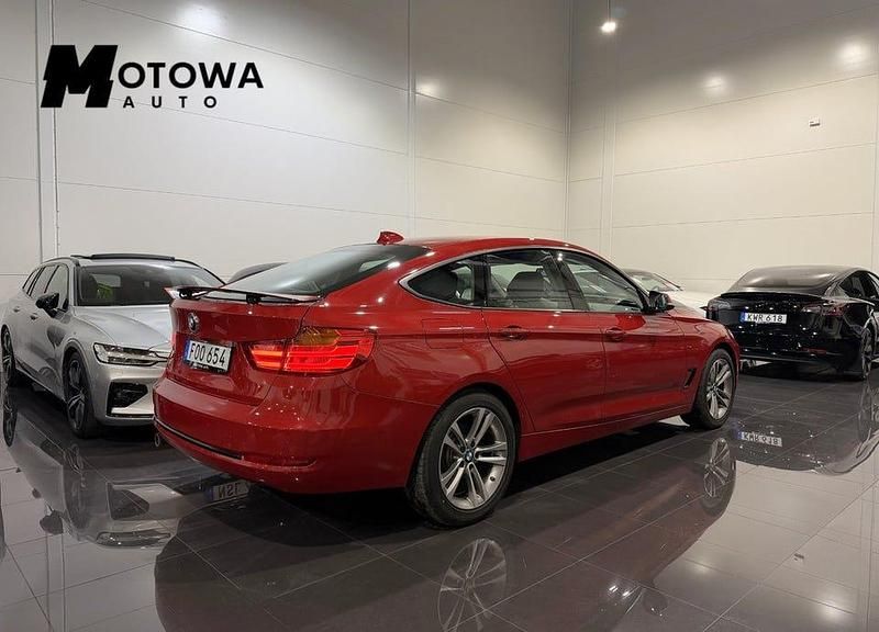 Begagnad BMW 320 Gran Turismo Sport Line 184 HK (135 kW) 2015 Röd Halvkombi