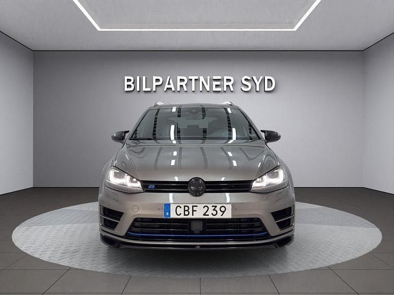 Grå Begagnad 2016 VW Golf VII R Kombi | 259 900 kr (Lite dyr) - Bild 1/4