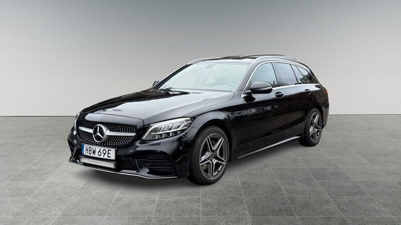 Svart Begagnad 2019 Mercedes C200 AMG Kombi | 239 900 kr (Marknadspris) - Bild 1/4