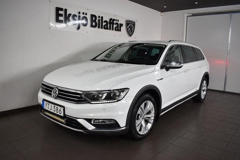 Vit Begagnad 2018 VW Passat Alltrack Kombi | 189 500 kr (Marknadspris) - Bild 1/4