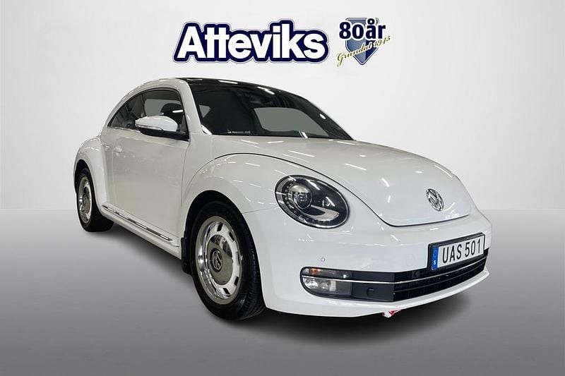 Vit Begagnad 2014 VW Beetle Halvkombi | 99 900 kr (Marknadspris) - Bild 1/4