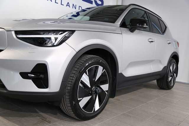 Begagnad Volvo EX40 Plus 188 kW (256 HK) 2025 Silver SUV
