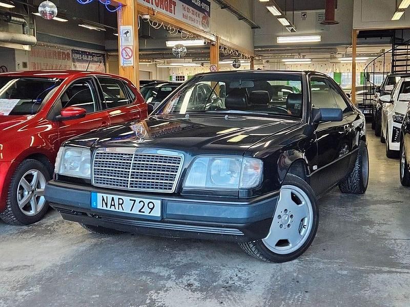 Svart Begagnad 1987 Mercedes E300 Sportkupé | 79 999 kr - Bild 1/4