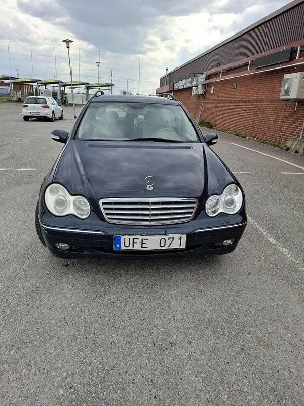 Svart Begagnad 2003 Mercedes C200 Elegance Kombi | 25 000 kr (Bra pris) - Bild 1/4
