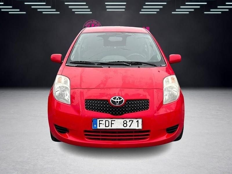 Begagnad Toyota Yaris 87 HK (63 kW) 2006 Röd Halvkombi