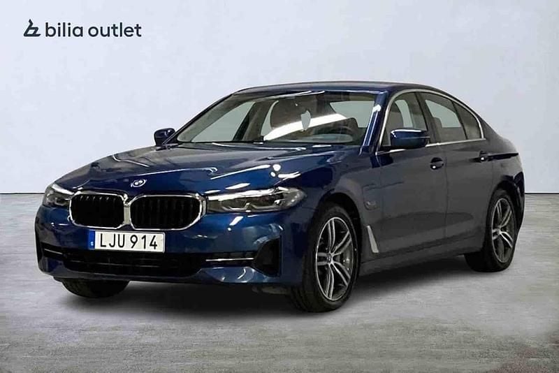 Blå Begagnad 2022 BMW 530e Sedan | 369 900 kr - Bild 1/1