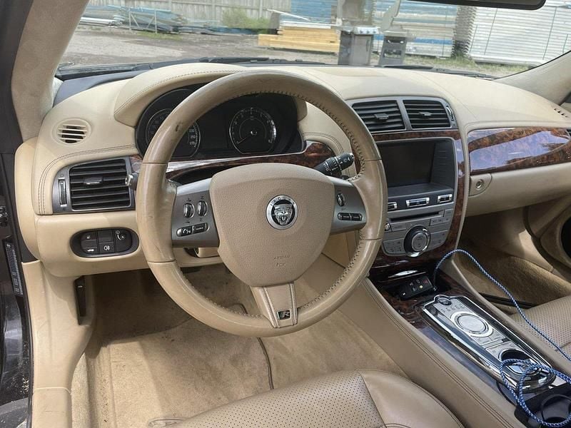 Svart Begagnad 2010 Jaguar XK R Sportkupé | 270 000 kr - Bild 1/3
