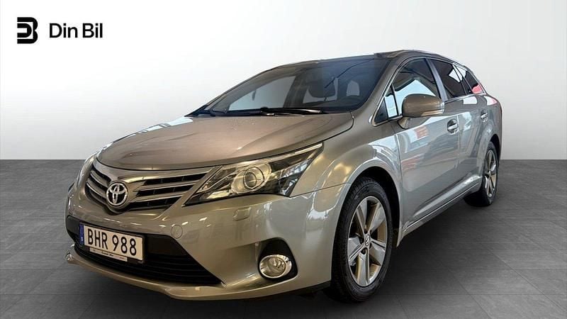 Ljusgrå Begagnad 2014 Toyota Avensis Multidrive S Kombi | 159 900 kr (Lite dyr) - Bild 1/4