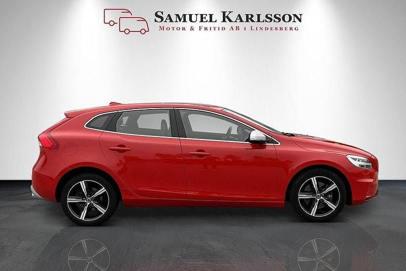 Begagnad Volvo V40 R-Design 120 HK (88 kW) 2017 Röd Kombi
