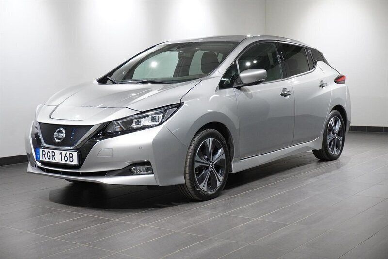 Grå/silver Begagnad 2021 Nissan Leaf 360º Halvkombi | 179 900 kr (Marknadspris) - Bild 1/4