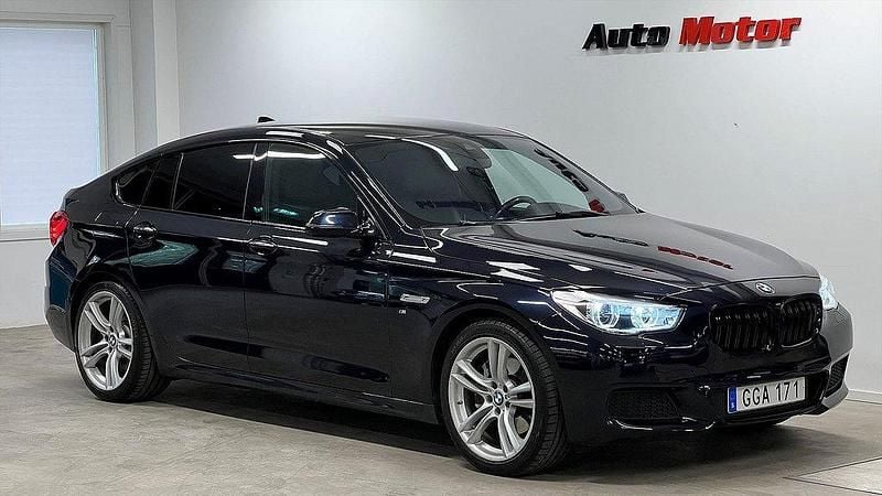Svart Begagnad 2016 BMW 530 Gran Turismo M Sport Sedan | 239 900 kr (Marknadspris) - Bild 1/4