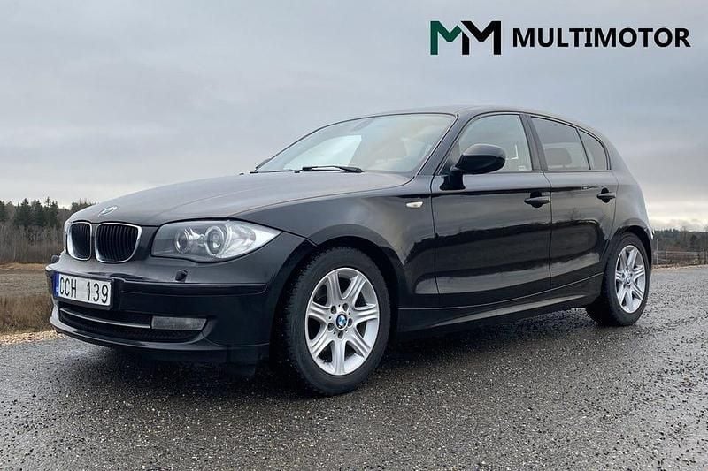 Svart Begagnad 2010 BMW 118 Advantage Halvkombi | 59 900 kr (Marknadspris) - Bild 1/4