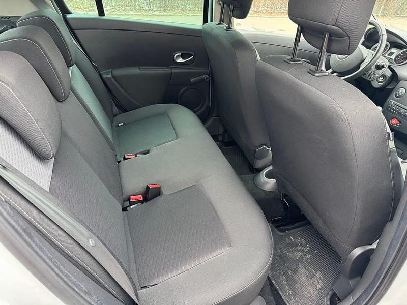 Begagnad Renault Clio R.S. 75 HK (55 kW) 2011 Halvkombi