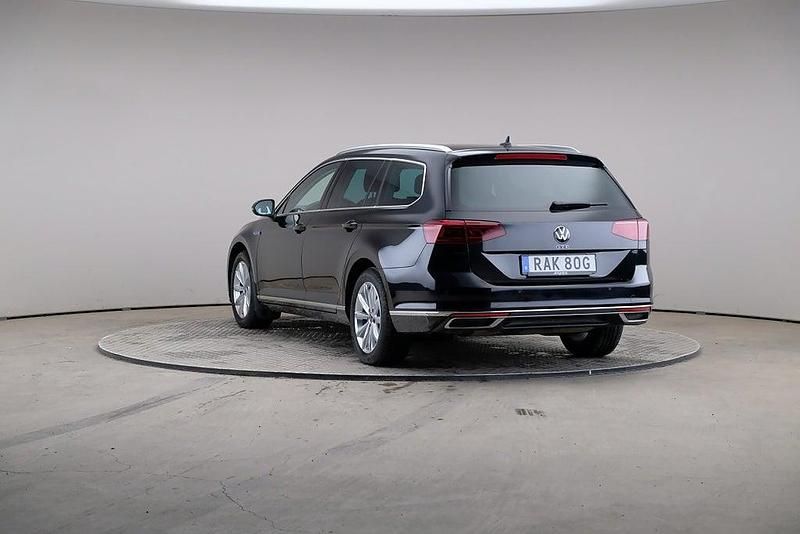 Begagnad VW Passat GTE 218 HK (160 kW) 2023 Svart Kombi