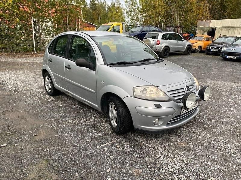 Silver Begagnad 2002 Citroën C3 Halvkombi | 17 900 kr (Dyr) - Bild 1/4