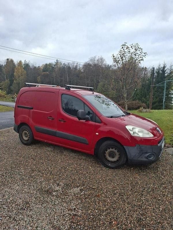 Röd Begagnad 2012 Peugeot Partner Van | 15 000 kr (Superpris) - Bild 1/4
